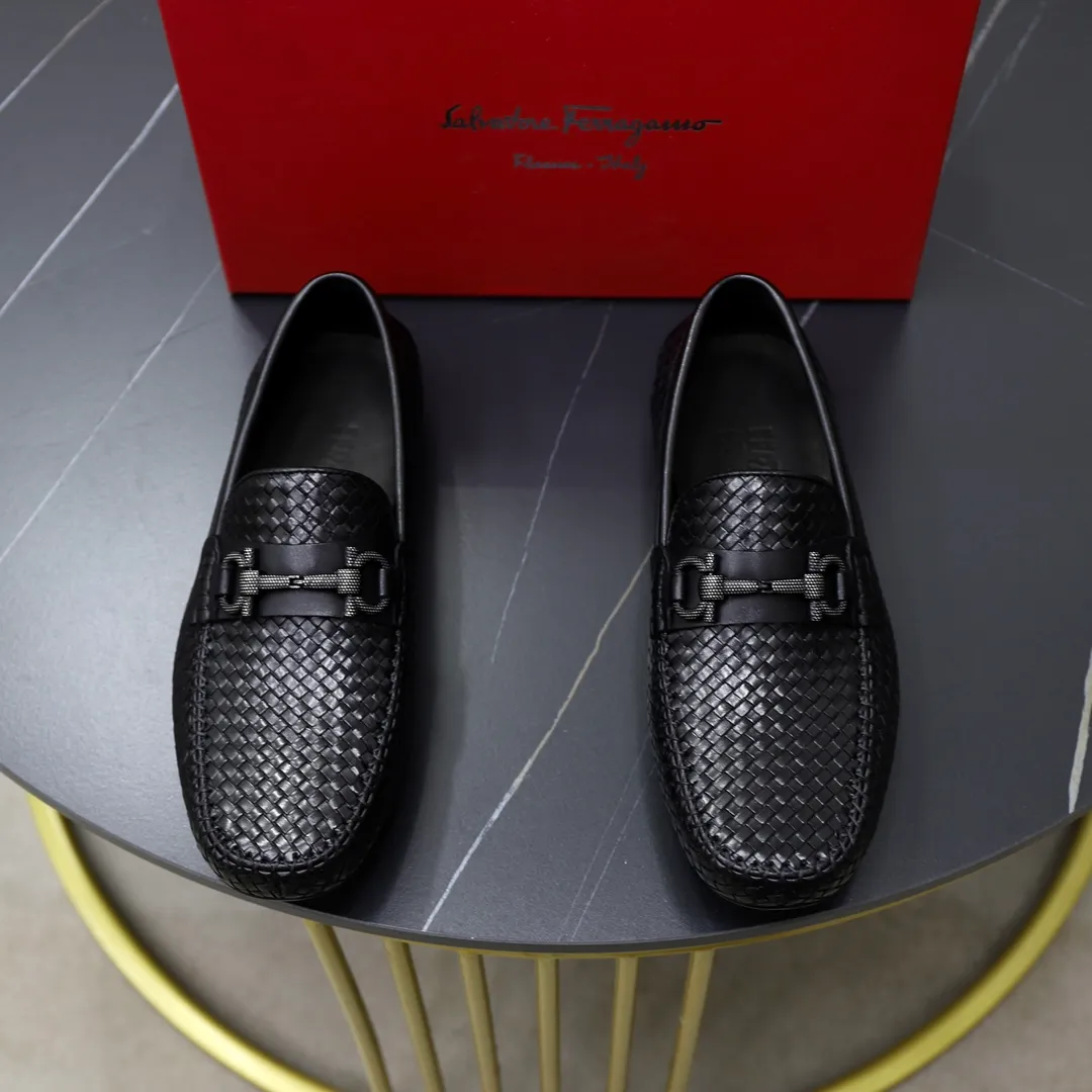 Men's shoes: 280🙅‍♂️🙅‍♂️🙅‍♂️Niuli Brand: Ferragamo Standard code: Men's code 38/44 (45 customized) Grade: Same as the official website Material: Original imported cowhide leather lining Original wear-resistant lightweight outsole Style category: Men's casual slip-on shoes Distinguished luxury brand elements top luxury Color: Actual picture color